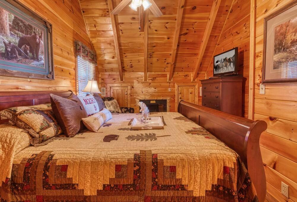 Solid Ground Lodge With Yard! Pigeon Forge Exterior photo
